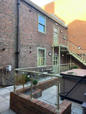 Town Centre Apartments with Spa - First Floor